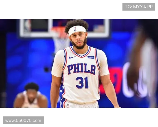 库里半场高效表现7投4中三分稳准14分全能引领球队攻防两端统治比赛